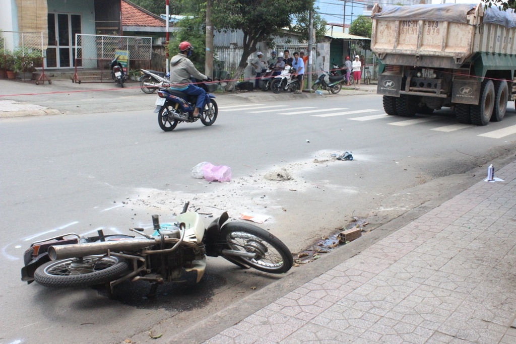 Nep vao le duong van bi xe tai can tu vong hinh anh