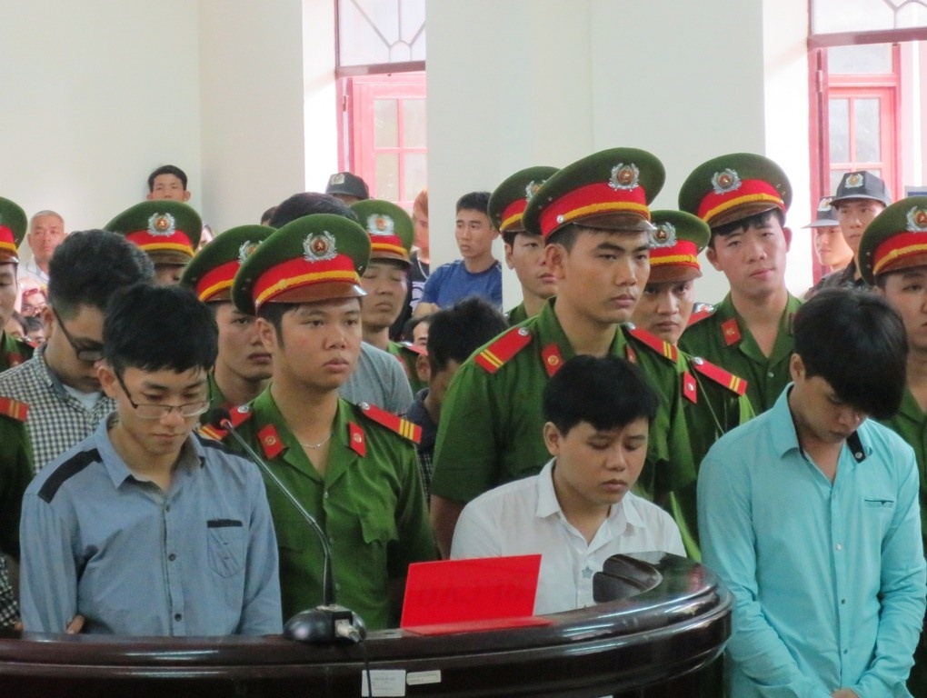 9X cam dau nhom con do truy sat nguoi tren pho hinh anh