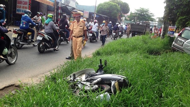 Xe hop tong thai phu 9X guc tren le duong hinh anh