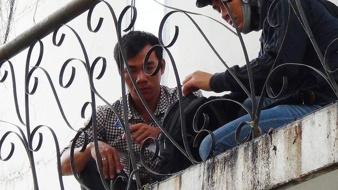 Ngày 11/8, nhà chức trách đã đưa Nguyễn Hải Dương và Vũ Văn Tiến đến hiện trường vụ thảm sát là ngôi biệt thự gia đình ông Lê Văn Mỹ (47 tuổi, ngụ xã Minh Hưng, huyện Chơn Thành, Bình Phước) để thực nghiệm điều tra. Sau khi sát hại Dư Minh Vỹ (cháu ông Mỹ) tại khu vực cổng, Dương và Tiến leo lên ban công ngôi nhà rồi mở túi lấy hung khí để tiếp tục hành động.  