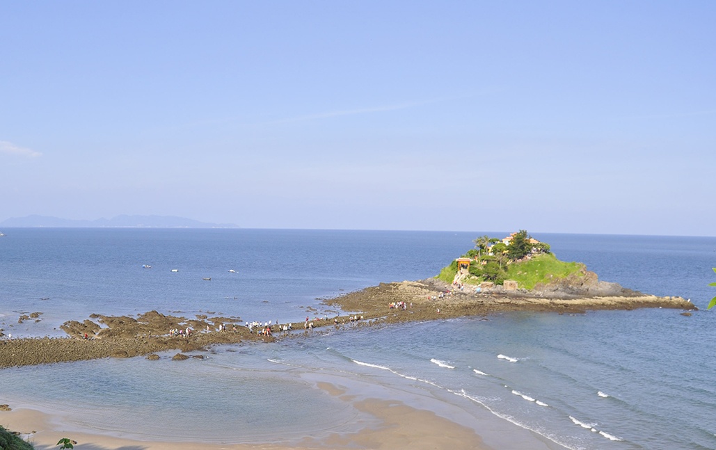 Con duong ra dao chim duoi day bien 2 met hinh anh