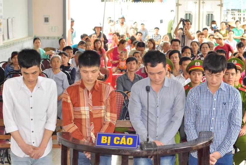 Thanh nien bi dam guc tai cho vi chiec iPhone that lac hinh anh