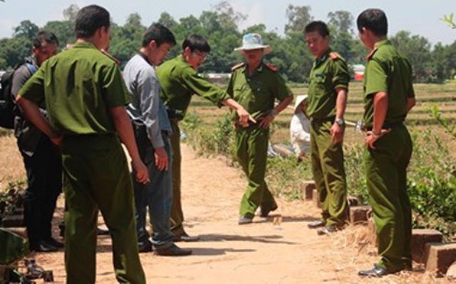 Nhom thanh nien xit hoi cay roi dung dao dam hai me con hinh anh