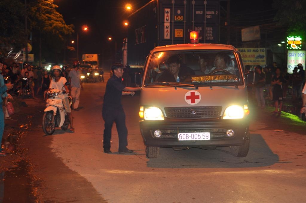 Tai xe dap phanh nhung xe dau keo van can chet 3 nguoi hinh anh