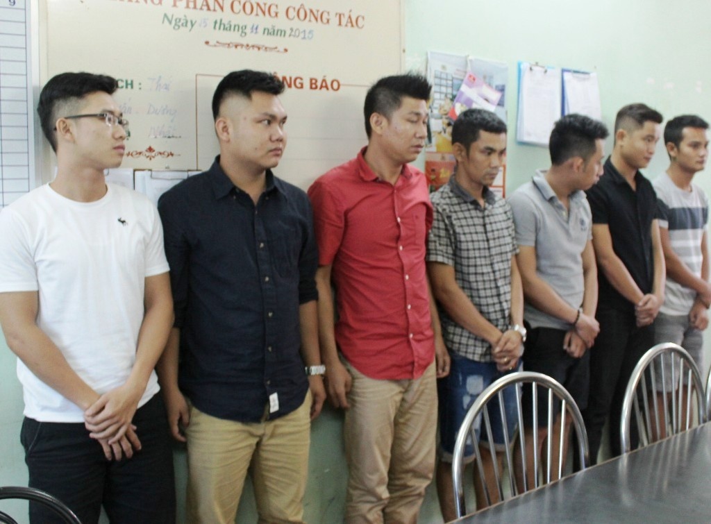 Lien tuc phat hien ma tuy trong quan karaoke hinh anh