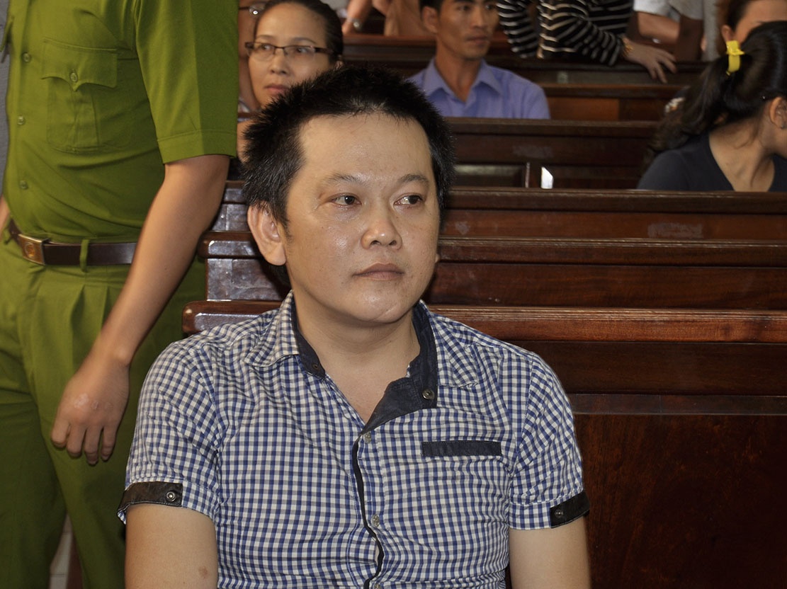 Dai uy CSGT Suoi Tre ban chet tram pho sau tiec nhau hinh anh