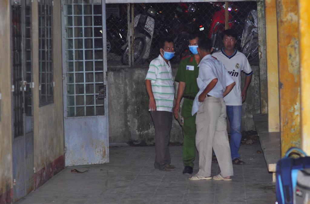 Be trai tu vong trong oto khong bi xam hai tinh duc hinh anh