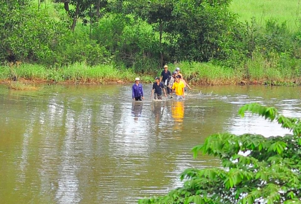 Clip bat ca tren ho nhiem dioxin cao nhat nuoc hinh anh