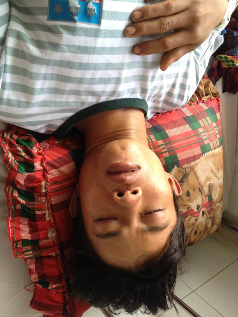 Cong an vien, dan quan danh dap la lach thanh nien hinh anh