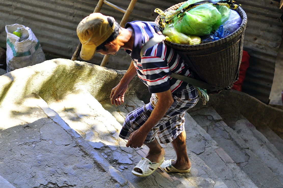 Kiep 'nguoi ngua' tren dinh nui Chua Chan hinh anh