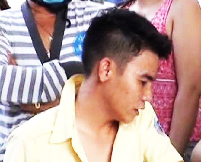 Lai taxi tong vao dam gio roi rut dao dam chu nha hinh anh