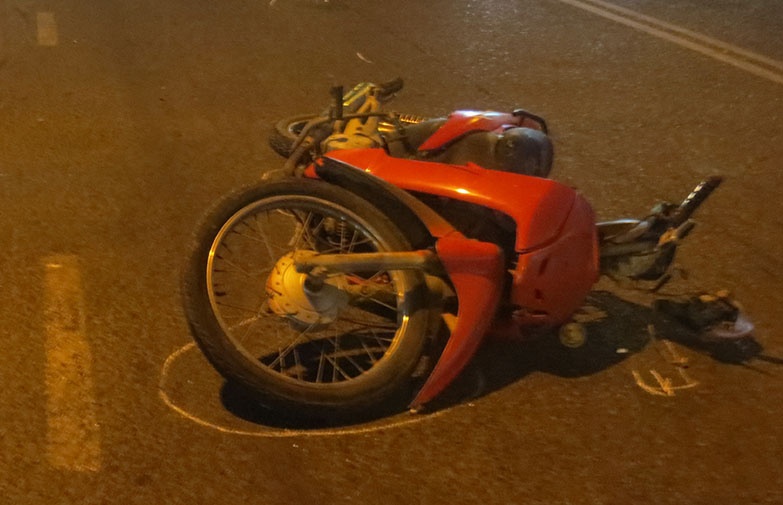 Cho xe tai can qua nguoi nan nhan roi chay tron hinh anh