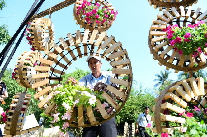 Tet Binh Than ra duong hoa, duong sach xai Wi-Fi mien phi hinh anh