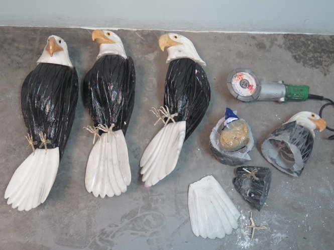 Bat vu van chuyen 1,84 kg cocain qua san bay Tan Son Nhat hinh anh