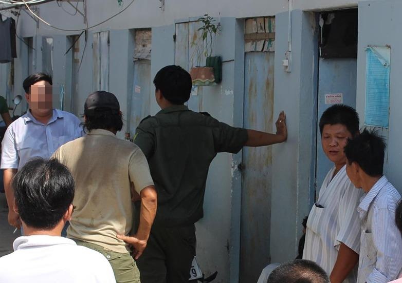Doi nam nu chet trong phong tro sau dem cai va hinh anh
