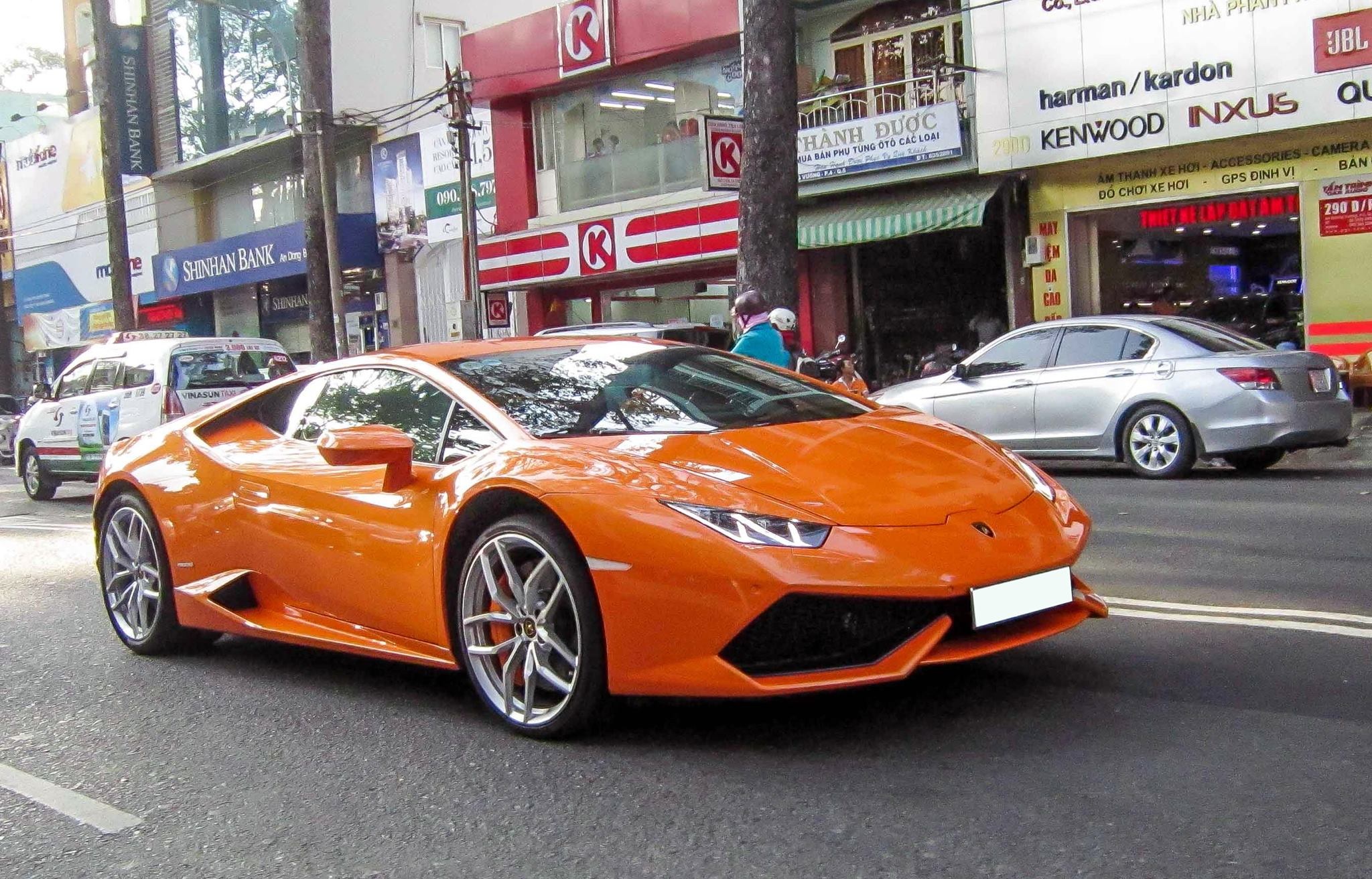 siêu xe tông giải phân cách ảnh 3 sieu xe tong giai phan cach anh 3