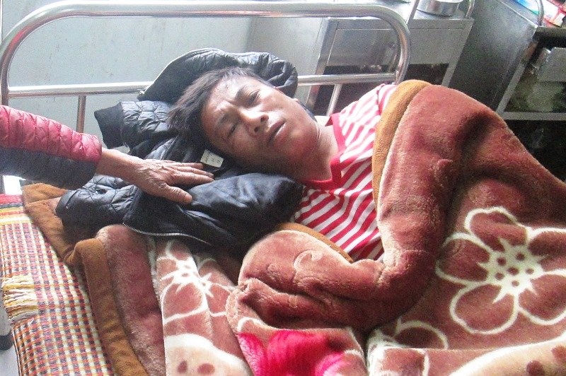 Danh nhau loan xa khi bau 'thanh vien HDND xa' hinh anh