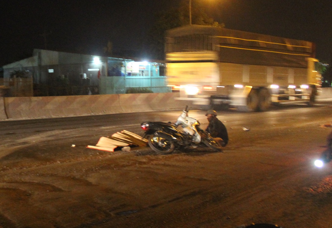 Tai xe lai xe chay tron sau khi can chet nguoi hinh anh