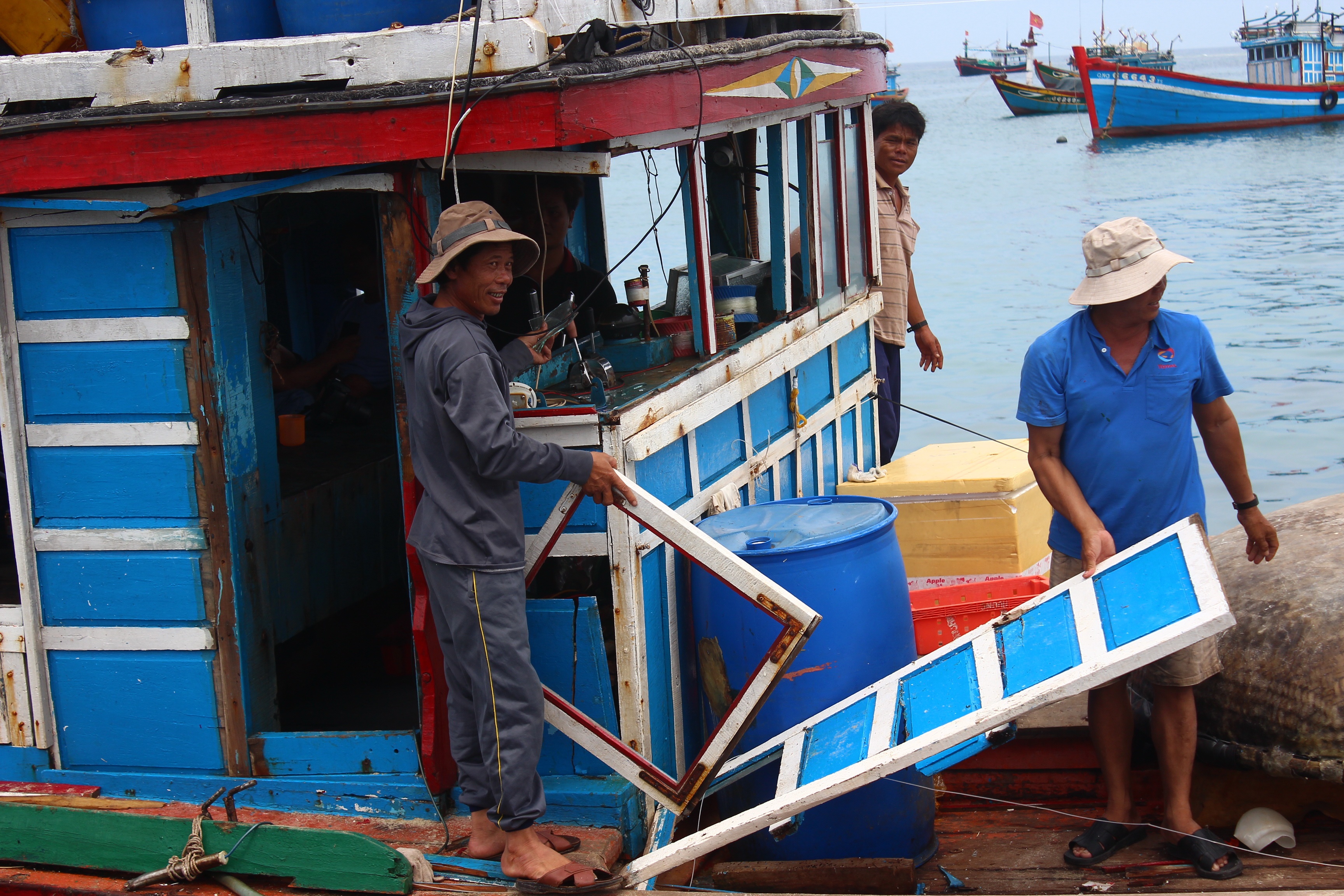 Tau hai canh Trung Quoc cuop pha tau ca Quang Nam hinh anh