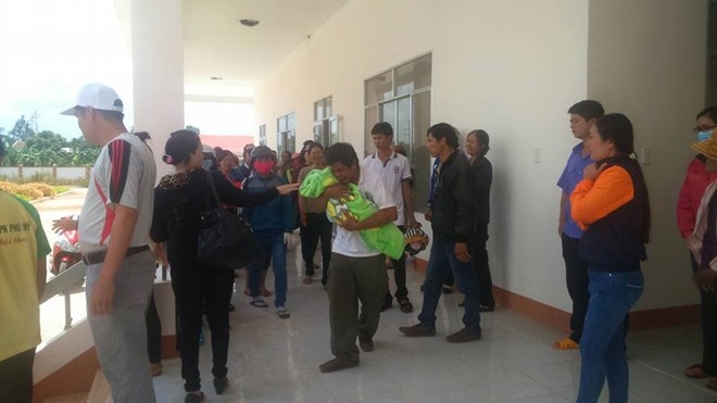 Be 4 thang tuoi tu vong sau tiem vac xin hinh anh