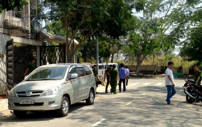 Hai nha dan o Sai Gon bi trom 1,5 ty dong trong dem hinh anh