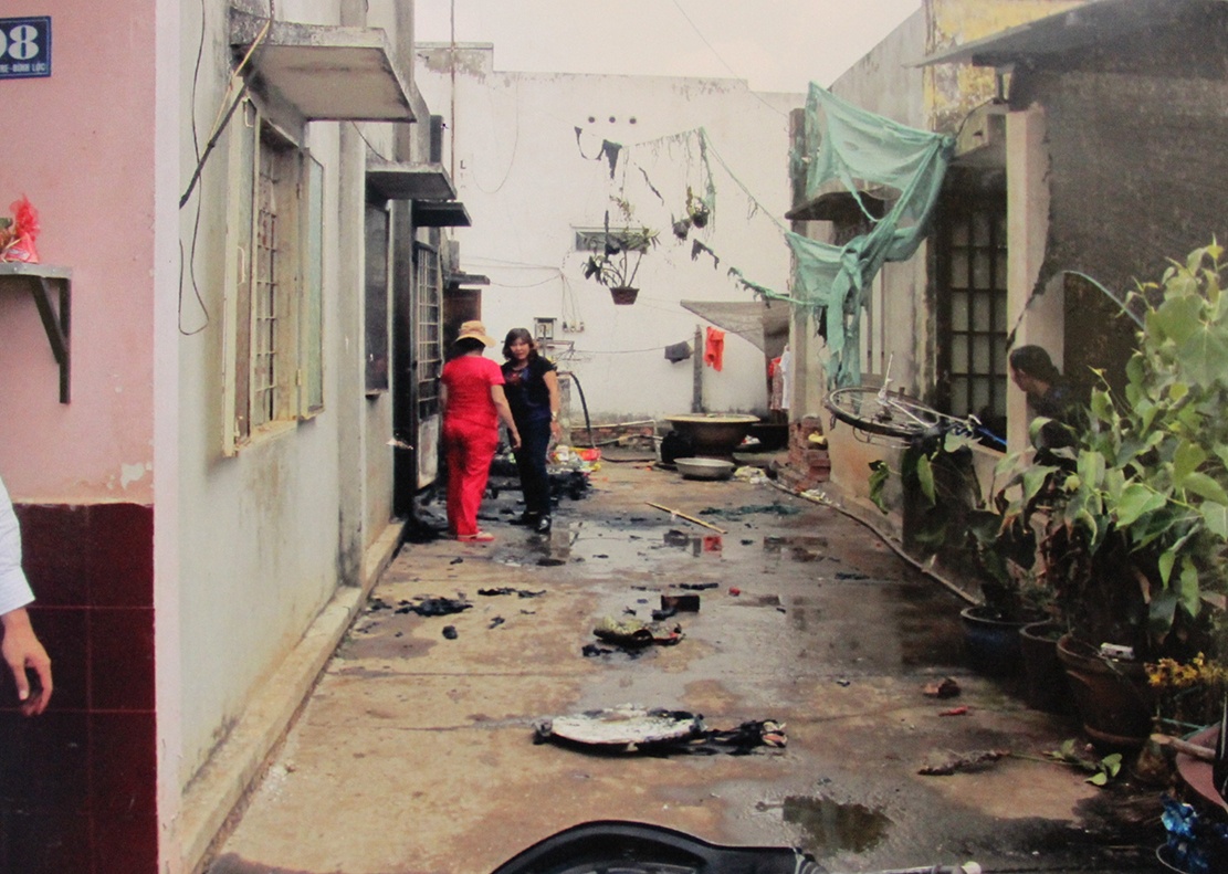 cham lua dot nha hang xom anh 1