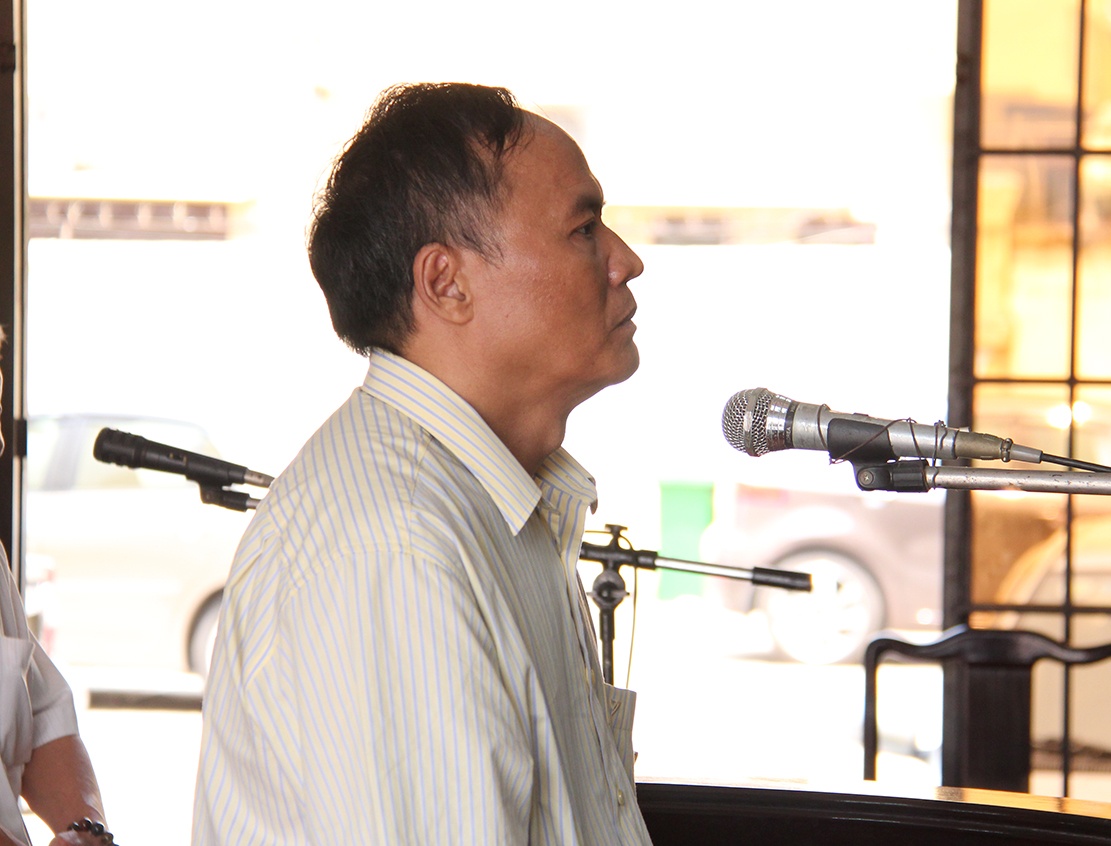 can bo nhan gium luong huu,  chiem doat tai san,  nhan luong nguoi khac,  lam gia ho so,  toi chiem doat tai san anh 1