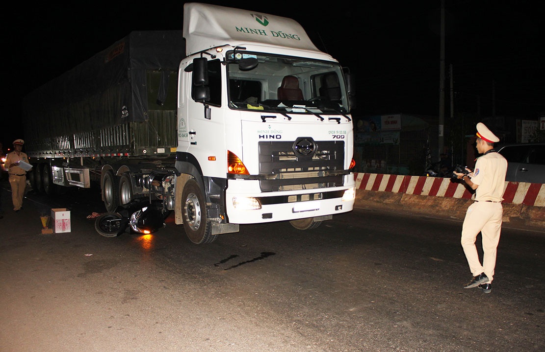 can bo huyen bi oto can tu vong anh 1