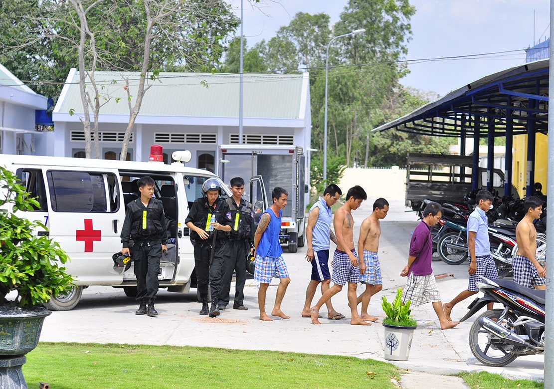 hang tram hoc vien tron trai anh 2
