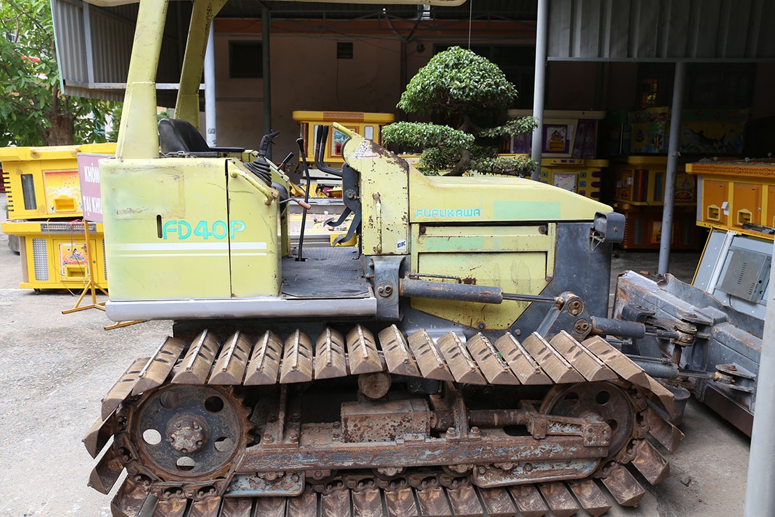 Trom may ui roi thue oto tai cho di ban hinh anh