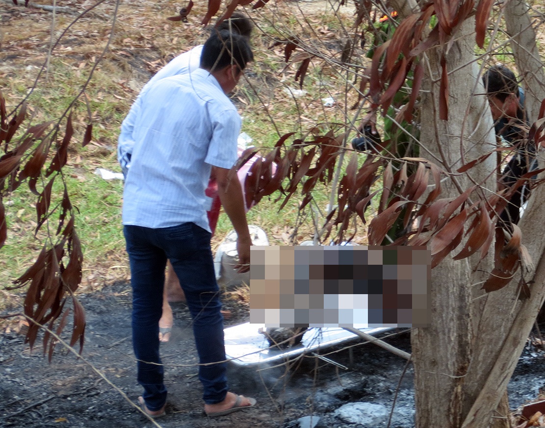 nguoi dan ong boc chay anh 1