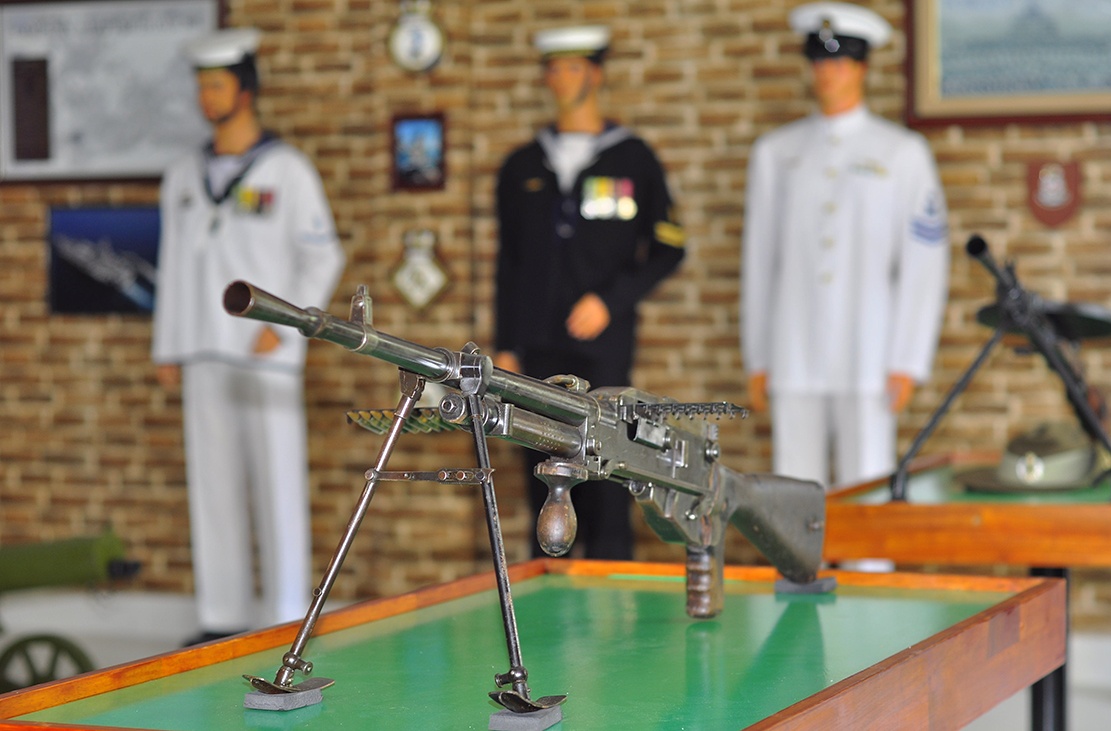 Bao tang vu khi anh 10