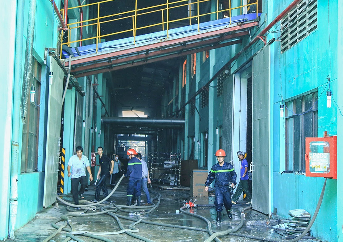 cháy xưởng gỗ ở Bình Dương ảnh 1 chay xuong go o Binh Duong anh 1