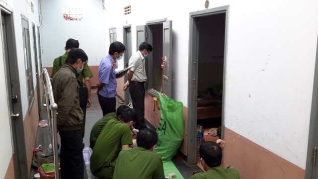 Co gai chet chay trong phong khach san hinh anh