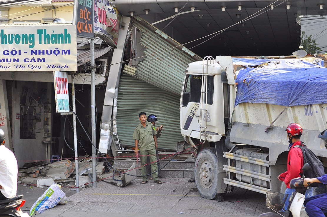 xe tai gay tai nan lien hoan anh 1