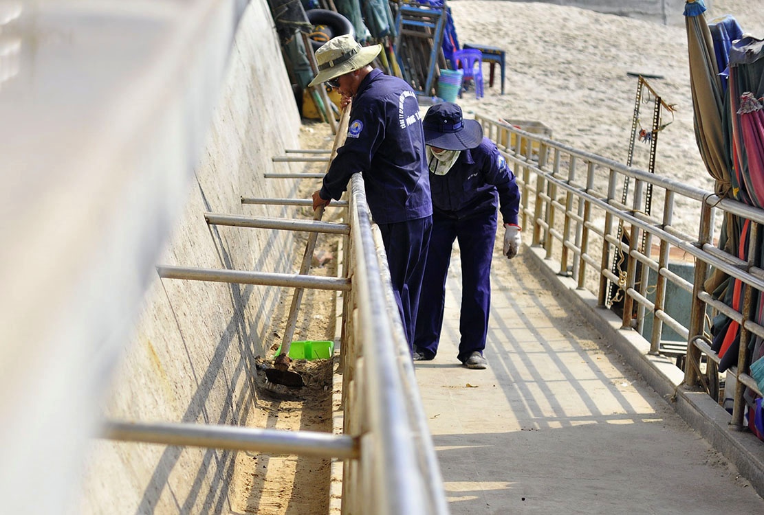 cam an nhau o bien Vung Tau anh 11