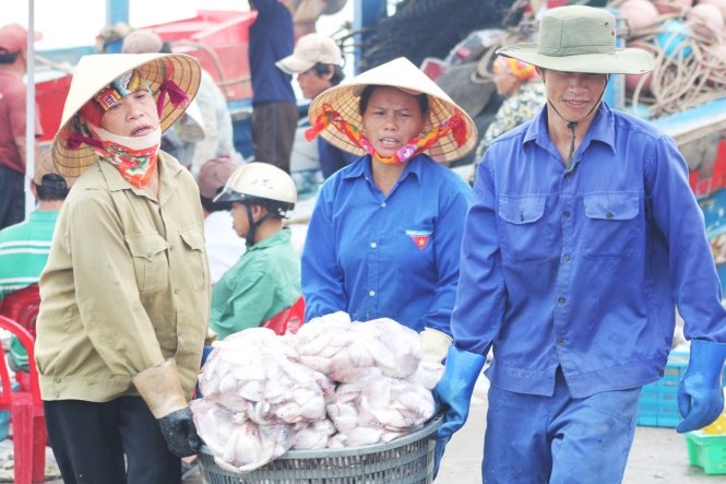 Cua Lo quan trac chat luong nuoc bien 10 ngay/lan hinh anh