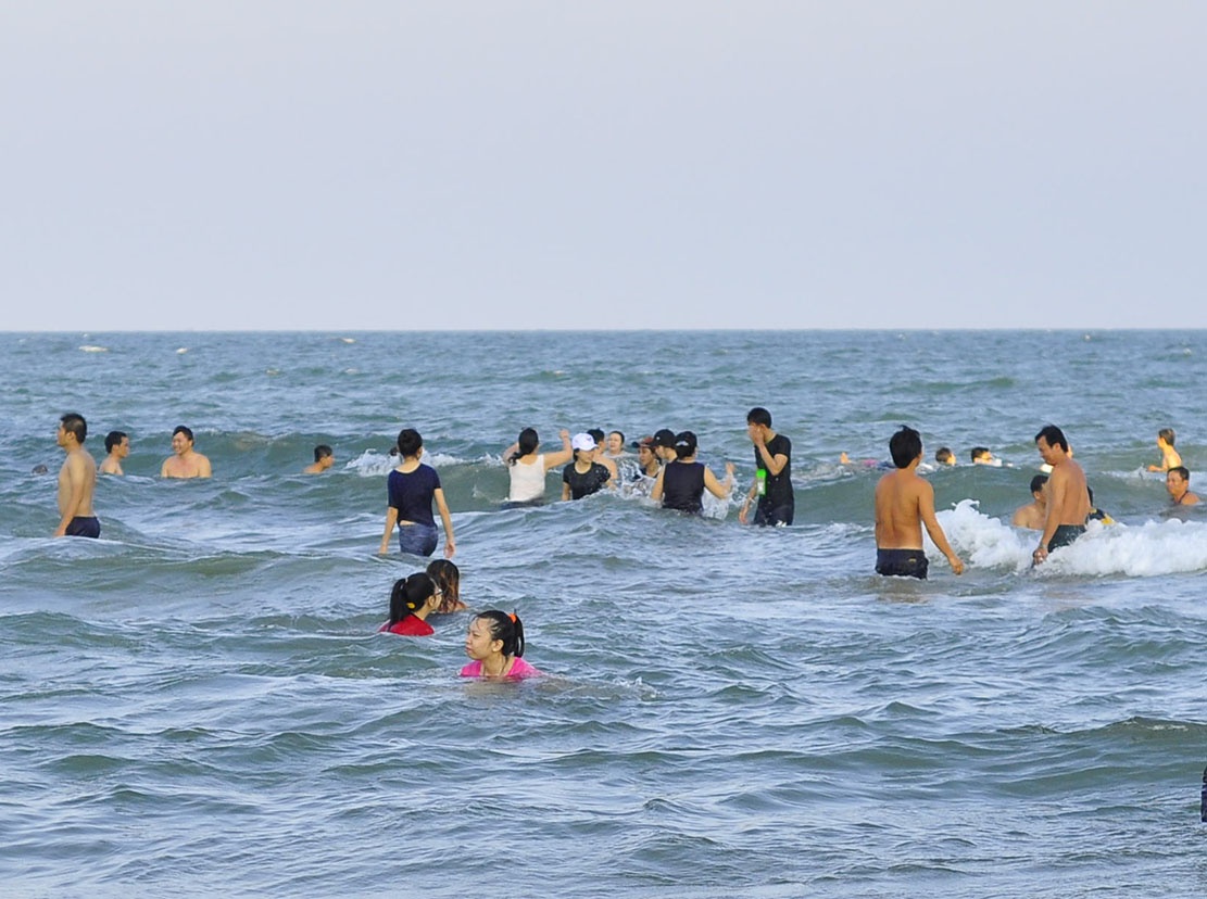 Nuoc bien tai 4 tinh mien Trung dat tieu chuan hinh anh