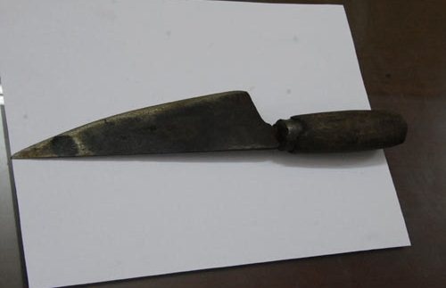 Chan duong sat hai thanh nien cung xa trong dem hinh anh