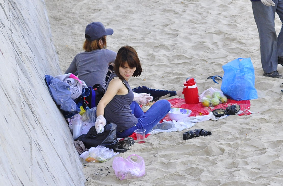 Vung Tau lap bien ban 3 khu du lich de khach nhau o bai bien hinh anh