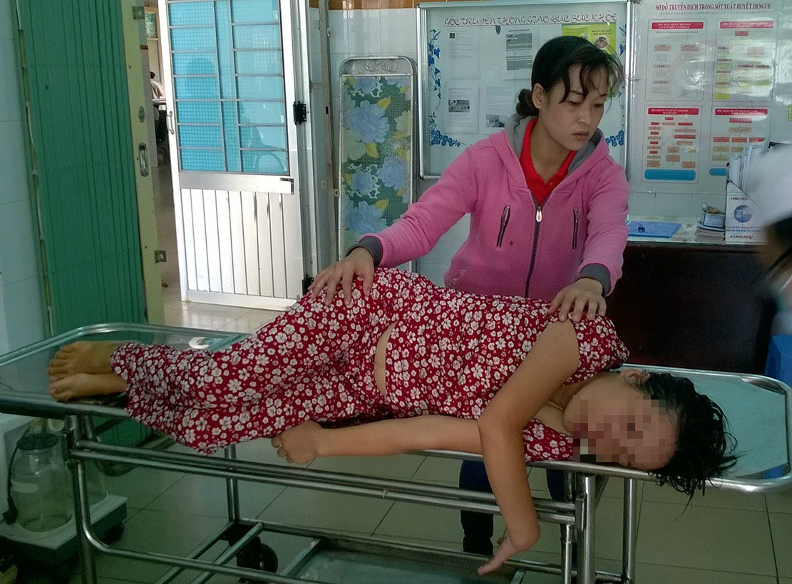 Thai phu uong thuoc tru co sau cuoc cai va voi chong hinh anh