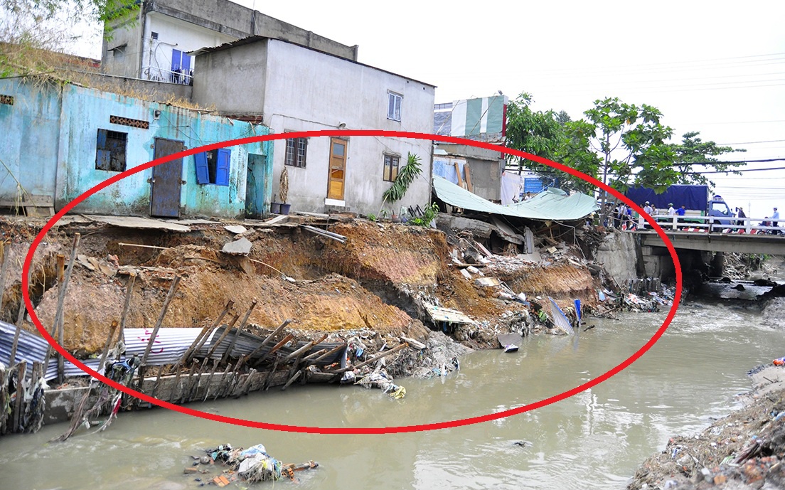 Cau huyet mach o Dong Nai nut ke chan mong sau mua hinh anh