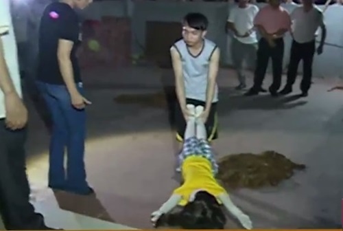 người câm điếc giết bé gái ảnh 1 nguoi cam diec giet be gai anh 1