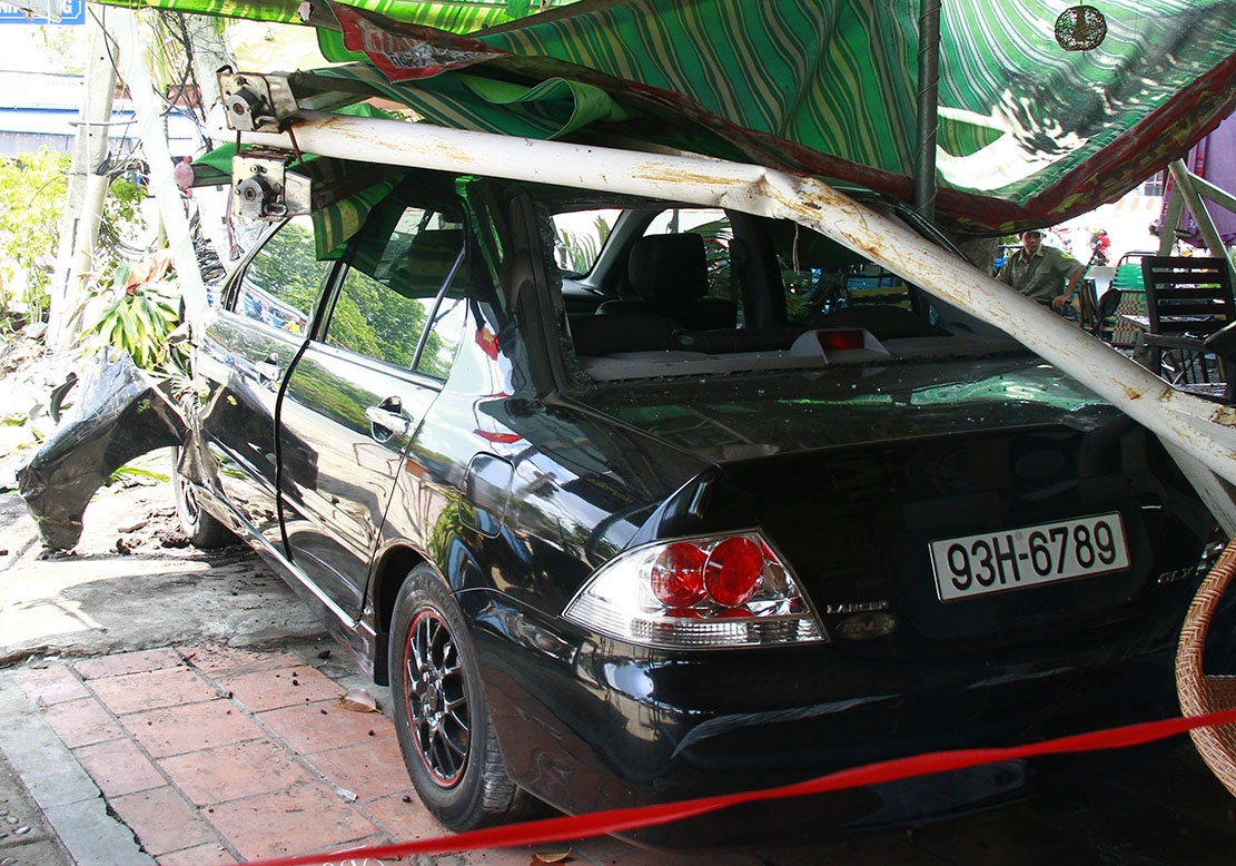 Thanh nien cuop oto roi gay tai nan o Binh Duong hinh anh