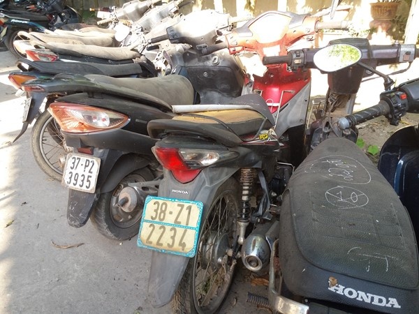 'Nhap nhem' ban dau gia 135 xe may cua cong an hinh anh