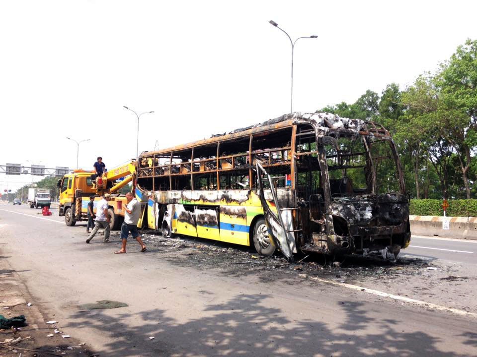 cháy xe khách ở Đồng Nai ảnh 1 chay xe khach o Dong Nai anh 1