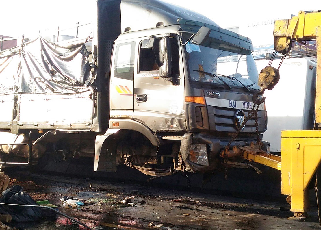 Don oto di kham benh, bi xe cho go tong tu vong hinh anh