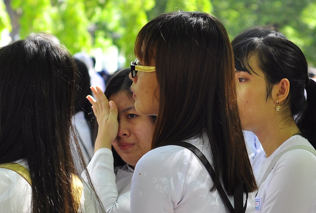 hoc sinh tien giao vien bi tai nan ve noi an nghi anh 1