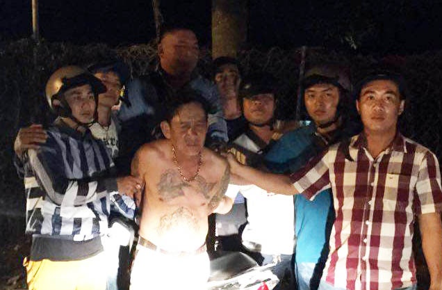 Tên lừa đảo đòi hối lộ “hiệp sĩ” để thoát thân ảnh 1 Ten lua dao doi hoi lo “hiep si” de thoat than anh 1