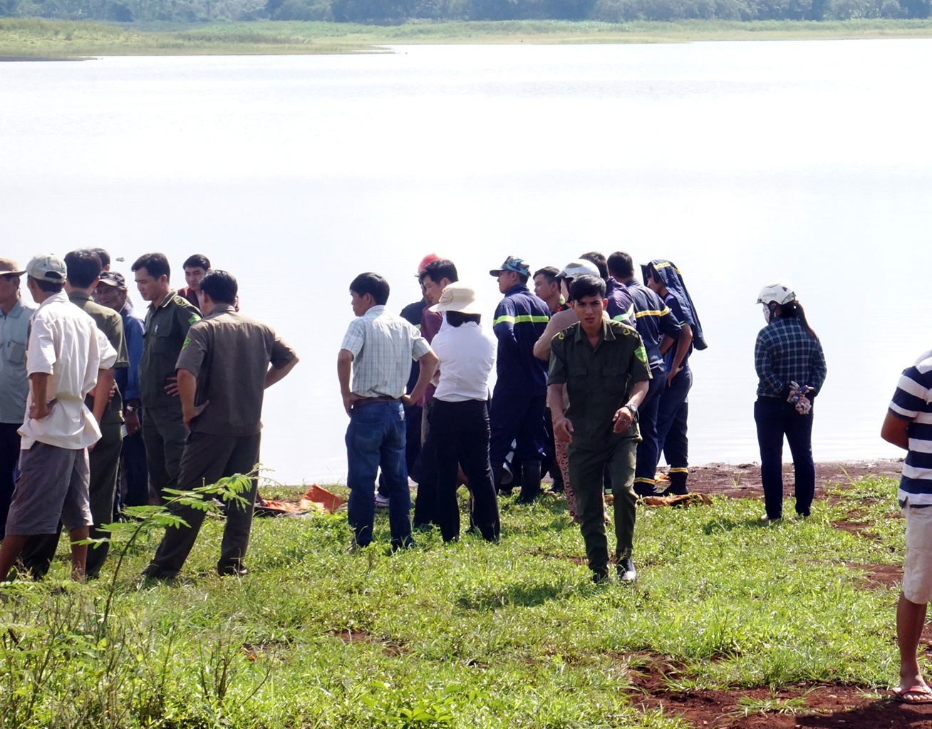 Nam sinh tu vong duoi ho nuoc anh 1